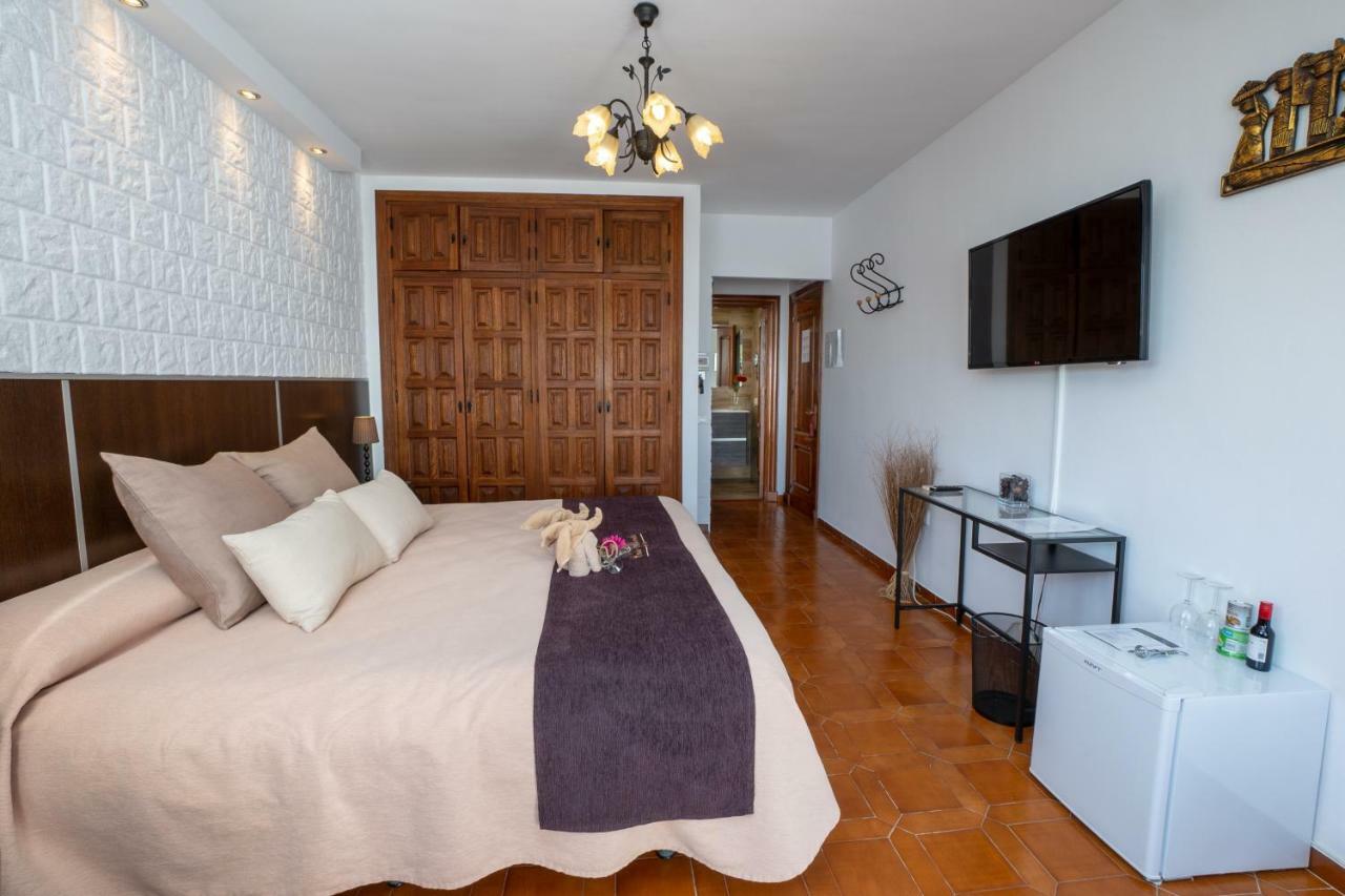 Hostal Casa Mercedes Nerja Bagian luar foto