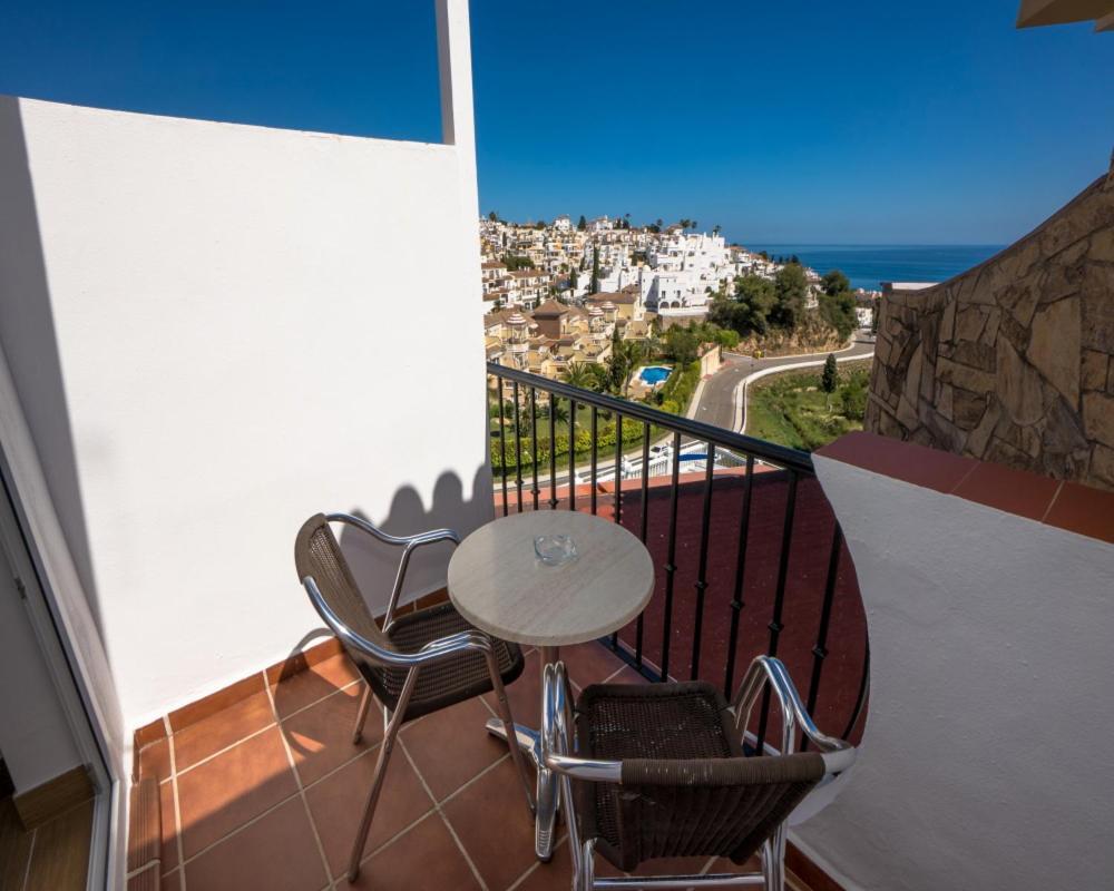 Hostal Casa Mercedes Nerja Bagian luar foto