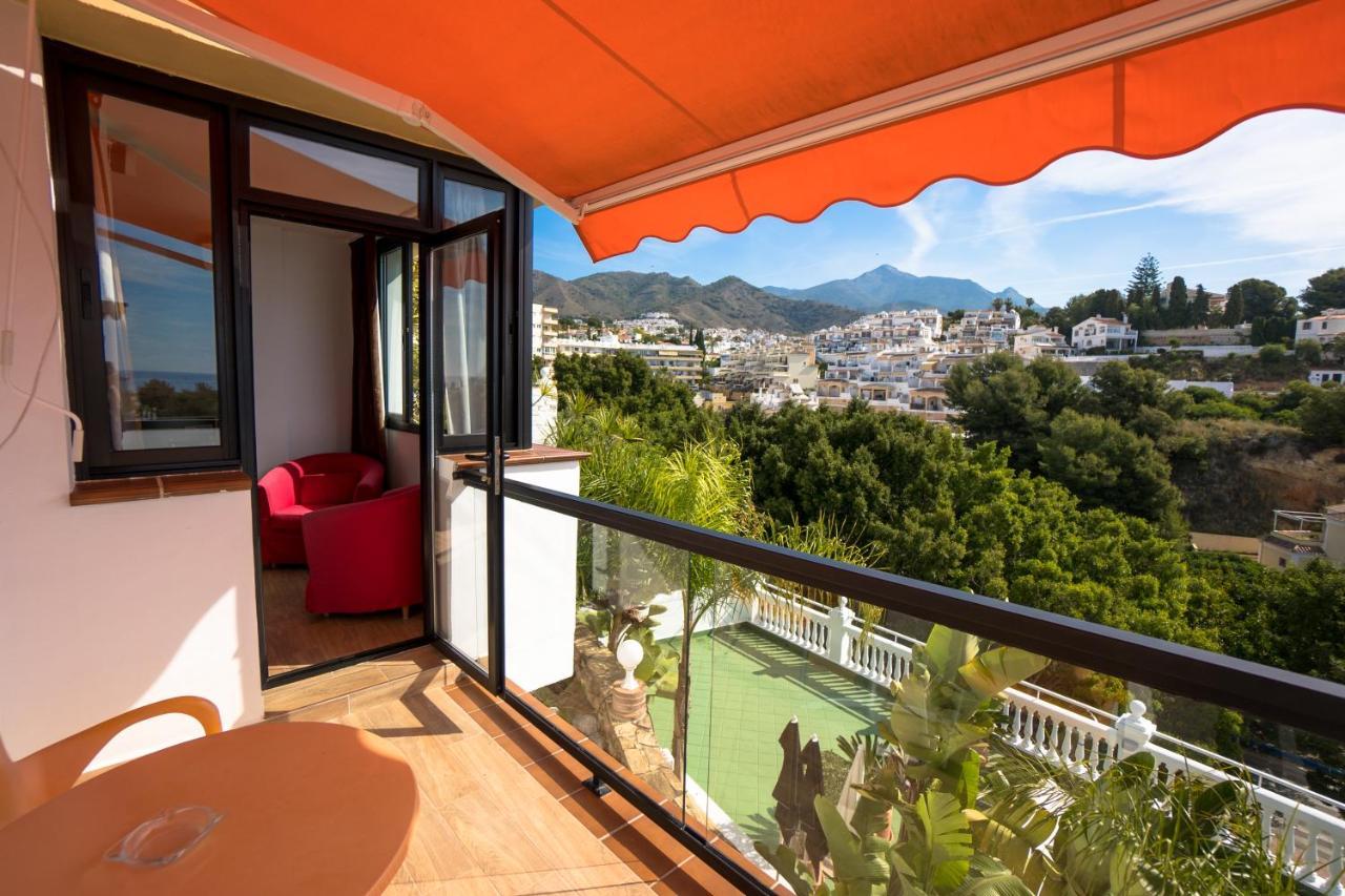 Hostal Casa Mercedes Nerja Bagian luar foto